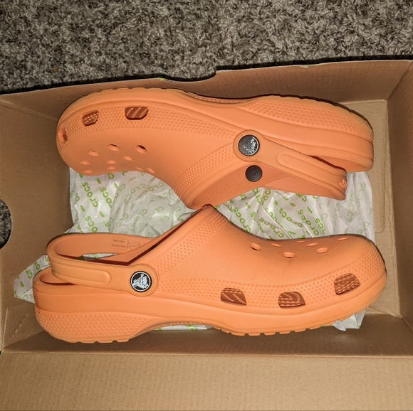 Crocs - Picture 2 of 9